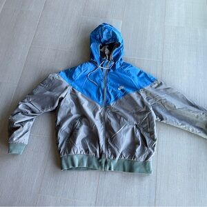 Men’s NIKE lined nylon jacket.